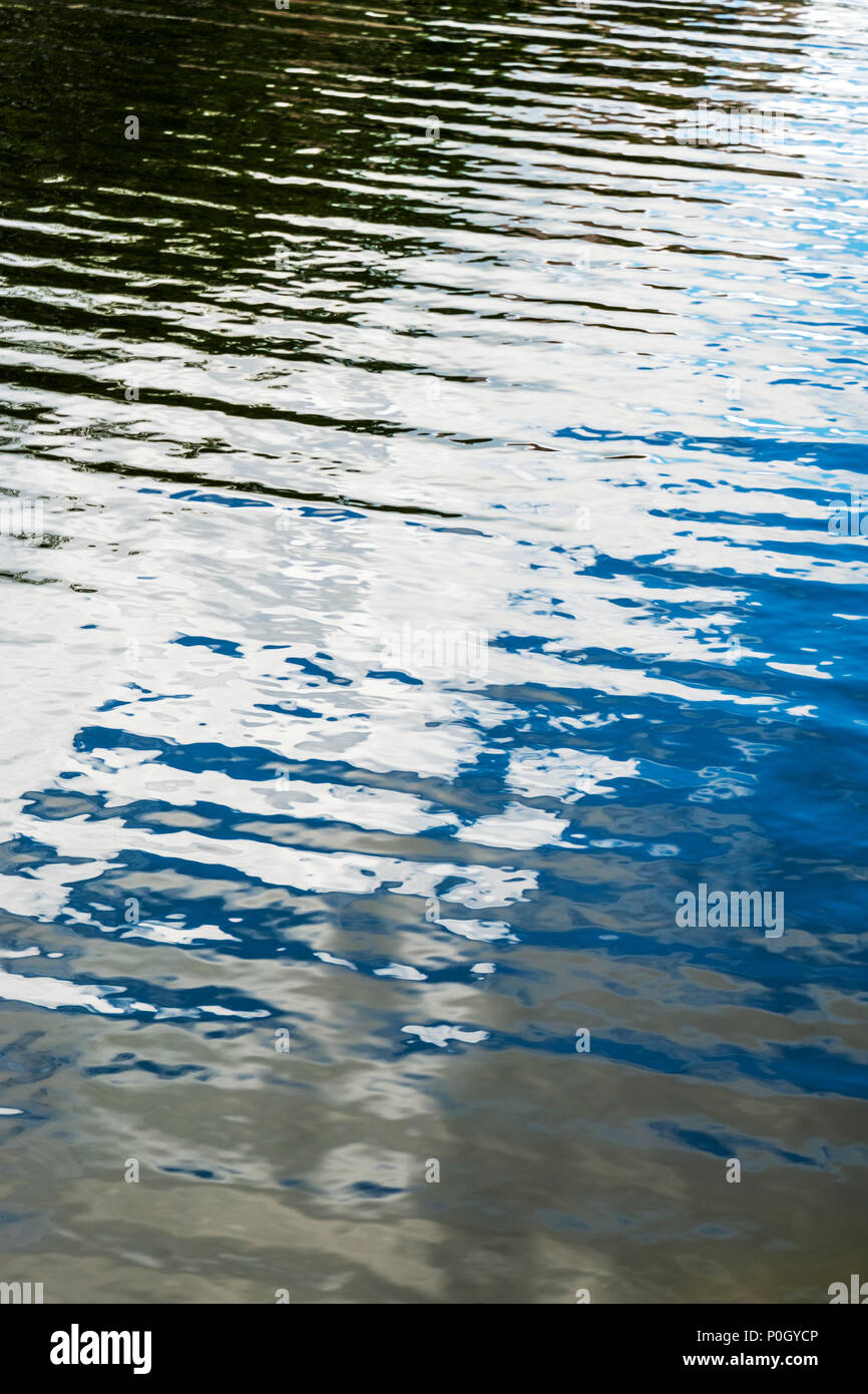 Des vagues dans le lac de créer des motifs abstraits ; le centre-sud de la Floride, USA Banque D'Images