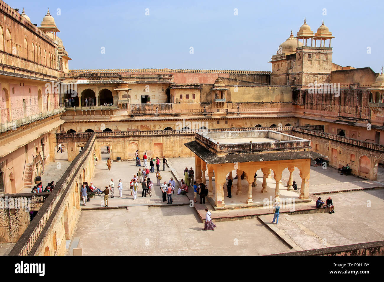 Vue de la quatrième cour à Fort Amber près de Jaipur, Rajasthan, Inde. Fort Amber est la principale attraction touristique dans la région de Jaipur. Banque D'Images