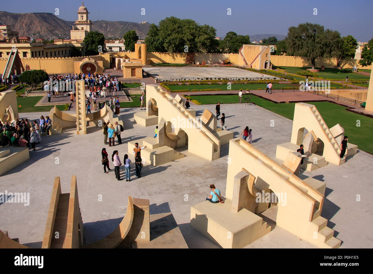 L'observatoire astronomique Jantar Mantar à Jaipur, Inde. C'est une collection de 19 instruments, construit par le roi rajput Sawai Jai Singh. Banque D'Images