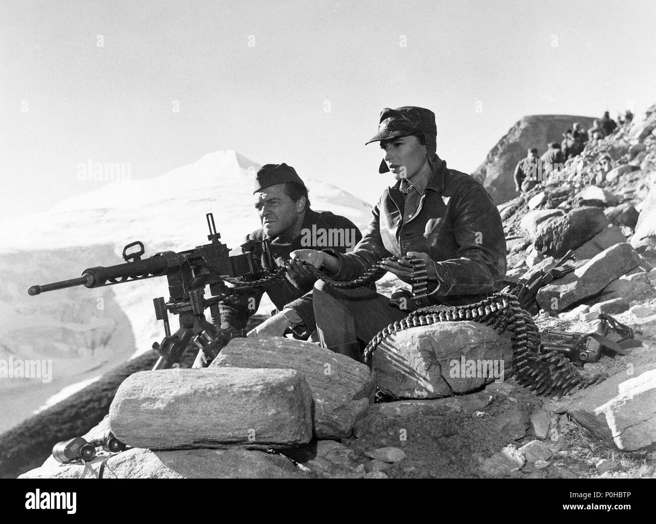 Titre original : 5 Femmes de marque. Titre en anglais : 5 Femmes de marque. Film Directeur : MARTIN RITT. Année : 1960. Stars : VAN HEFLIN ; Silvana Mangano. Credit : PARAMOUNT PICTURES / Album Banque D'Images