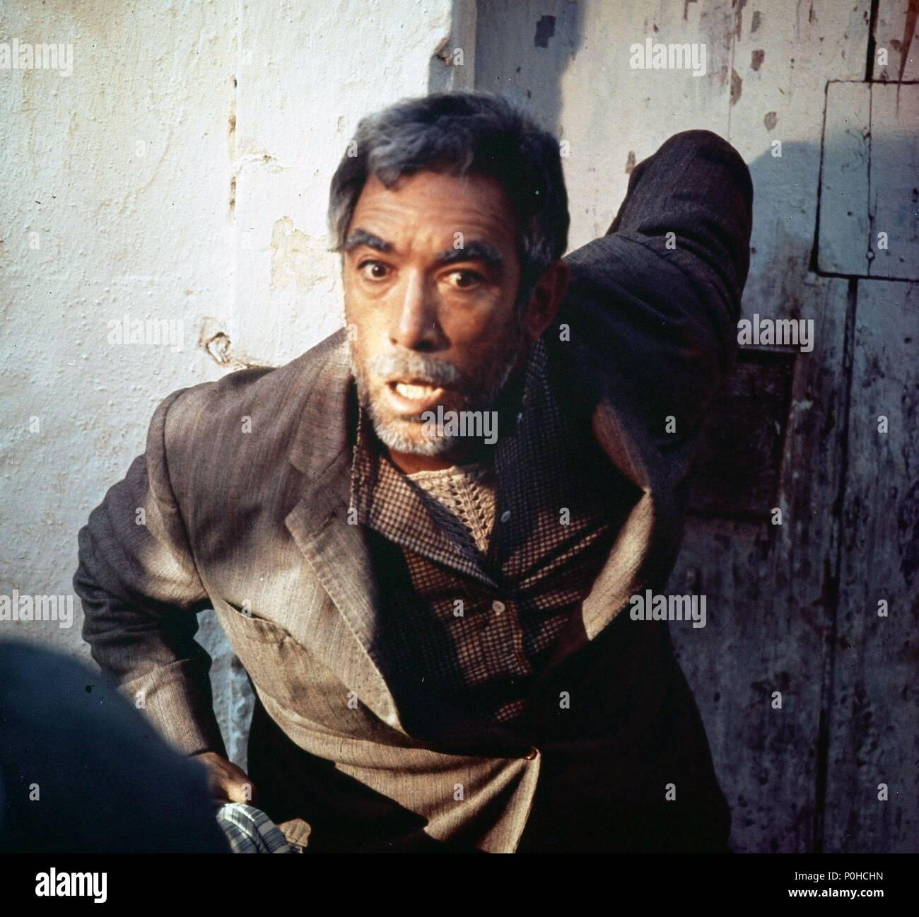 Titre original : Alexis Zorbas. Titre en anglais : Zorba le Grec. Directeur : MICHALIS KAKOYANNIS Film. Année : 1964. Stars : Anthony Quinn. Crédit : 20TH CENTURY FOX / Album Banque D'Images