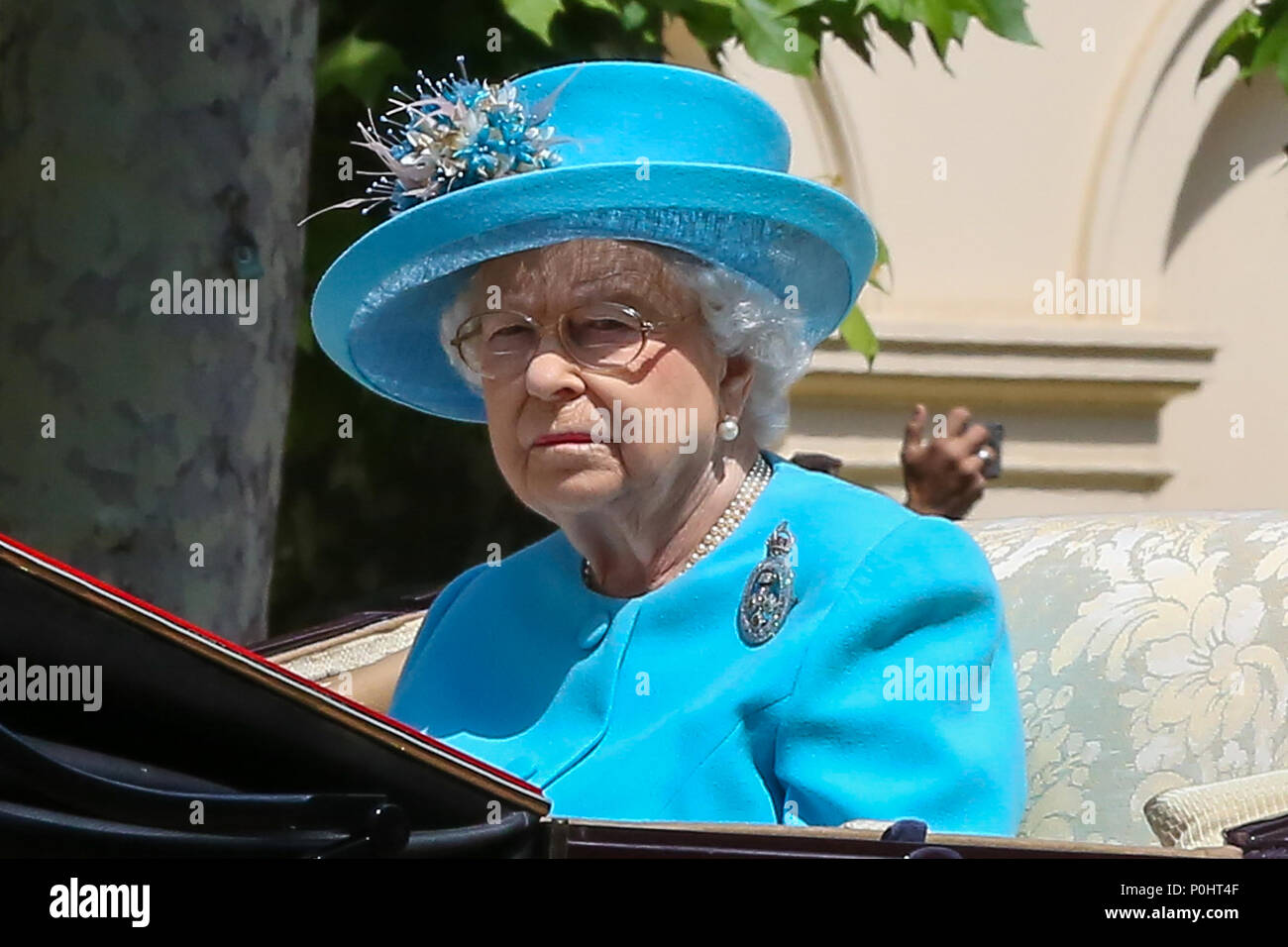 Le centre commercial. Londres. UK 9 Juin 2018 - SA MAJESTÉ LA REINE ELIZABETH II aux autres membres de la famille royale de voyager le long du Mall dans un chariot en haut pendant la parade la couleur qui marque la 92ème célébration de l'anniversaire officiel de la Reine, au cours de laquelle elle inspecte les troupes de la Division des ménages qu'ils mars à Whitehall, avant de regarder le survol du balcon de Buckingham Palace. Credit : Dinendra Haria/Alamy Live News Banque D'Images