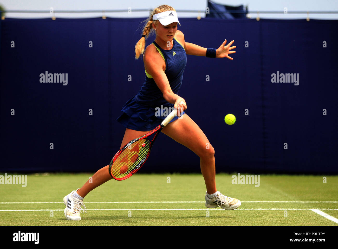 Harriet Dart de Grande-bretagne en action dans sa demi-finale contre Conny Perrin de la Suisse. Fuzion 100 2018 trophée Surbiton , événement tennis jour 4 à la raquette de Surbiton et Fitness Club de Surbiton, Surrey, le mardi 5 juin 2018. Ce droit ne peut être utilisé qu'à des fins rédactionnelles. Utilisez uniquement rédactionnel, pic par Steffan Bowen/Andrew Orchard la photographie de sport/Alamy live news Banque D'Images