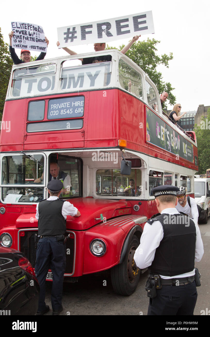 London UK 9 juin 2018 manifestants se sont réunis à Londres pour demander la libération des Français co-fondateur de la Ligue de Défense Tommy Robinson. Credit : Thabo Jaiyesimi/Alamy Live News Banque D'Images