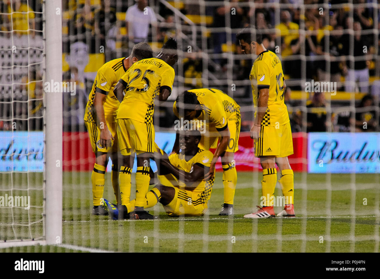Le samedi, Juin 2, 2018 : Columbus Crew SC prend du temps pour s'assurer que Columbus Crew SC avant Gyasi Zerdes (11) os ok dans la deuxième partie du match entre Toronto FC et Columbus Crew Stadium, MAPFRE à SC à Columbus OH. Crédit Photo obligatoire : Dorn Byg/Cal Sport Media. Score final : Columbus Crew SC 3 - Toronto FC 3 Banque D'Images