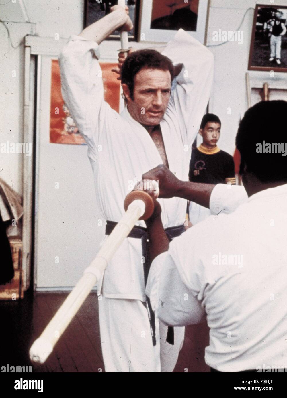 Titre du film original : THE KILLER ELITE. Titre en anglais : THE KILLER ELITE. Film Réalisateur : SAM PECKINPAH. Année : 1975. Stars : James Caan. Credit : United Artists / Album Banque D'Images