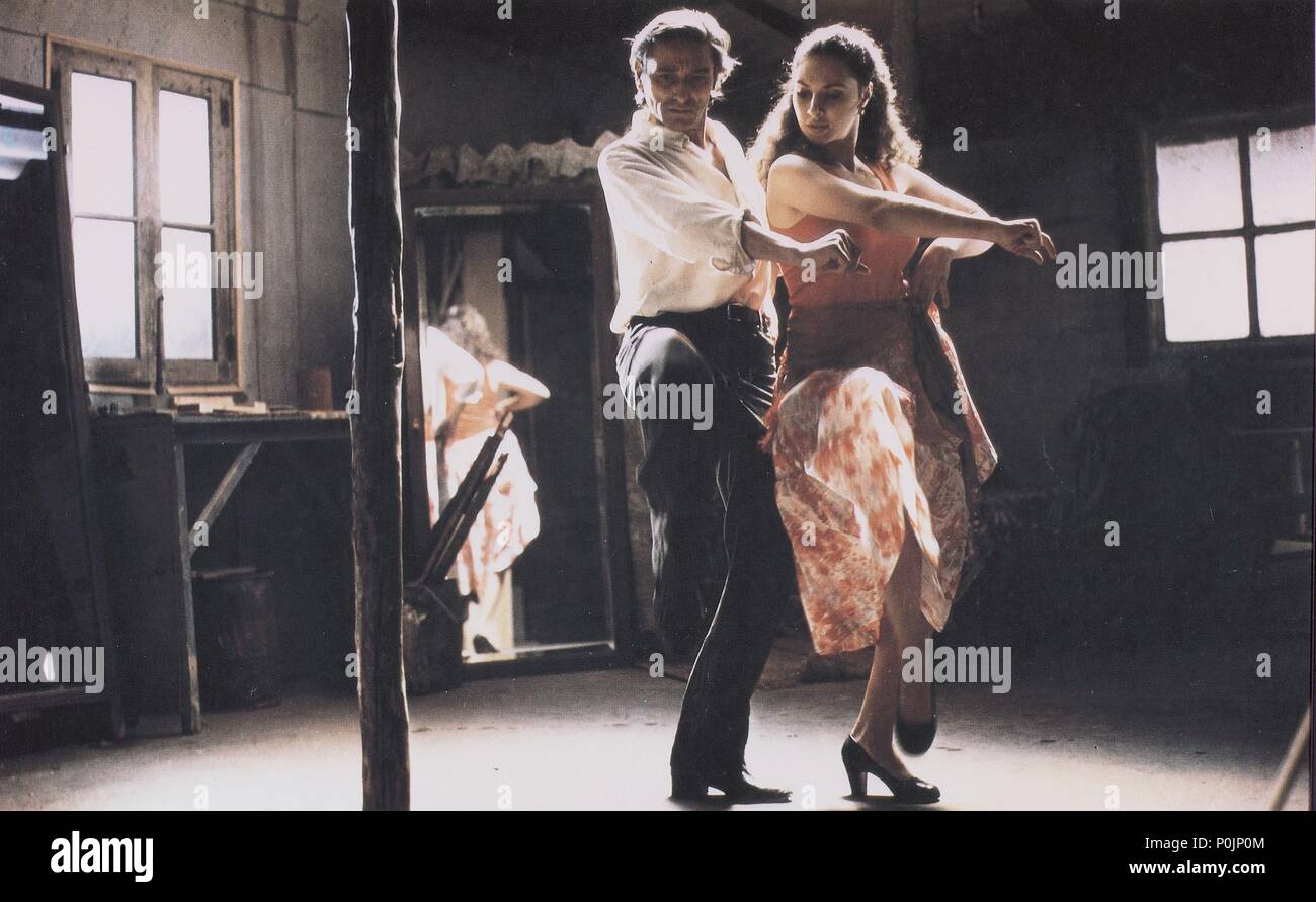 Titre original : El Amor Brujo. Titre en anglais : un amour ensorcelé. Directeur de film : CARLOS SAURA. Année : 1986. Stars : Antonio Gades, LAURA DEL SOL. Credit : EMILIANO PIEDRA/TELEVISION ESPANOLA / Album Banque D'Images