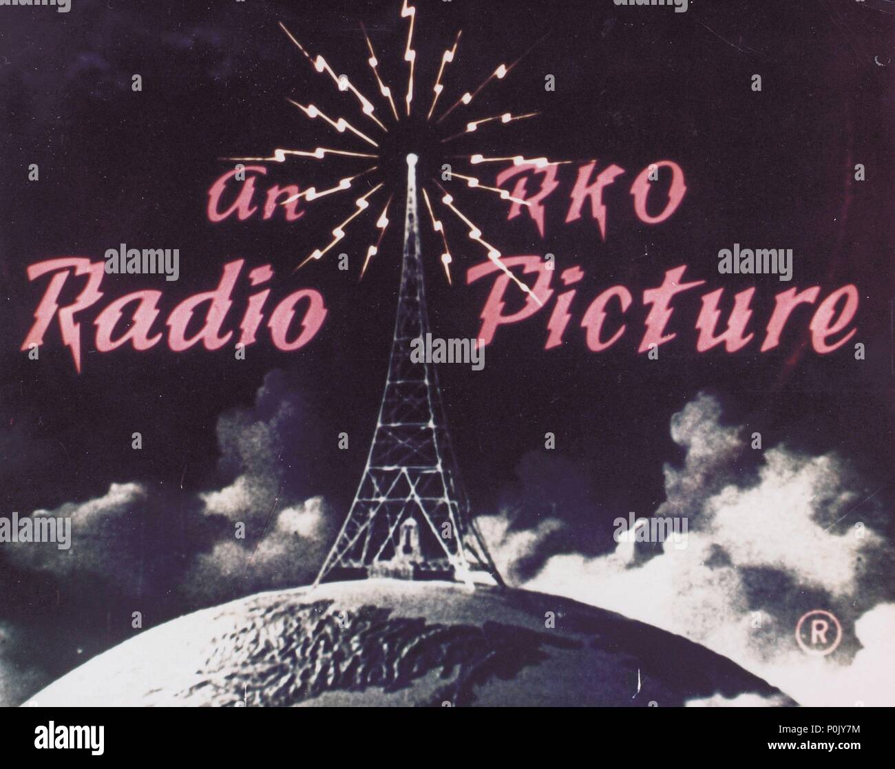 Description : Logo de la RKO Radio Pictures société de production.. Film Original Titre : HISTOIRE DU CINÉMA : R. K. O. PATHE STUDIOS. Titre en anglais : HISTOIRE DU CINÉMA : R. K. O. PATHE STUDIOS. Banque D'Images