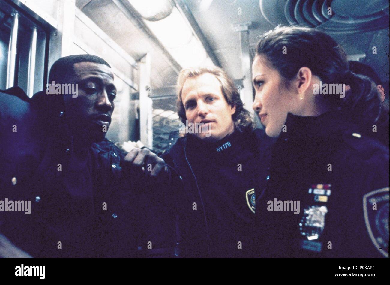 Film Original Titre : TRAIN D'ARGENT. Titre en anglais : L'ARGENT TRAIN. Directeur de film : JOSEPH RUBEN. Année : 1995. Stars : Jennifer Lopez, Woody Harrelson, Wesley Snipes. Credit : Columbia Pictures / Album Banque D'Images