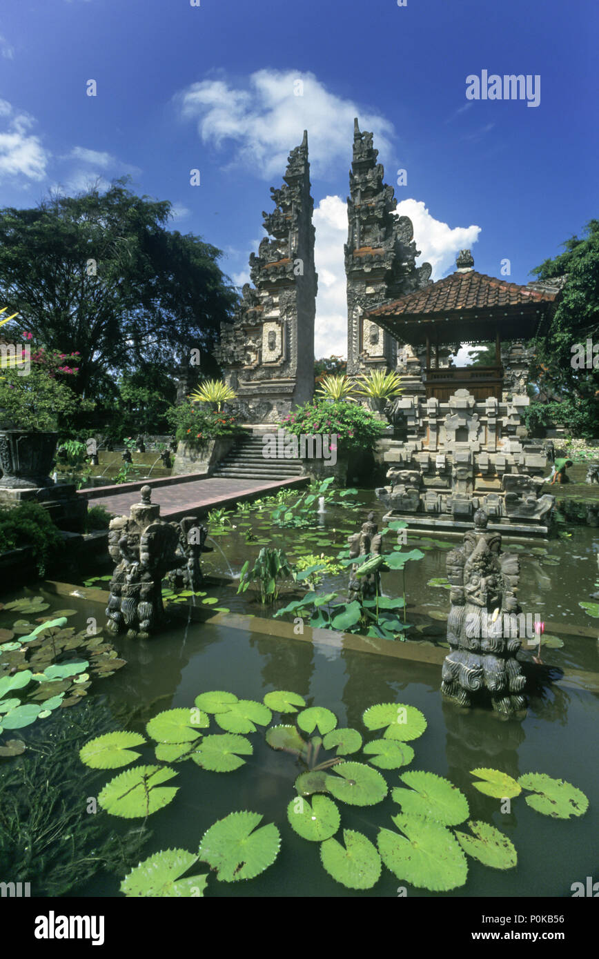 Historique 1995 LILY EXTÉRIEURE temple bouddhiste Nusa Dua Bali INDONÉSIE Banque D'Images