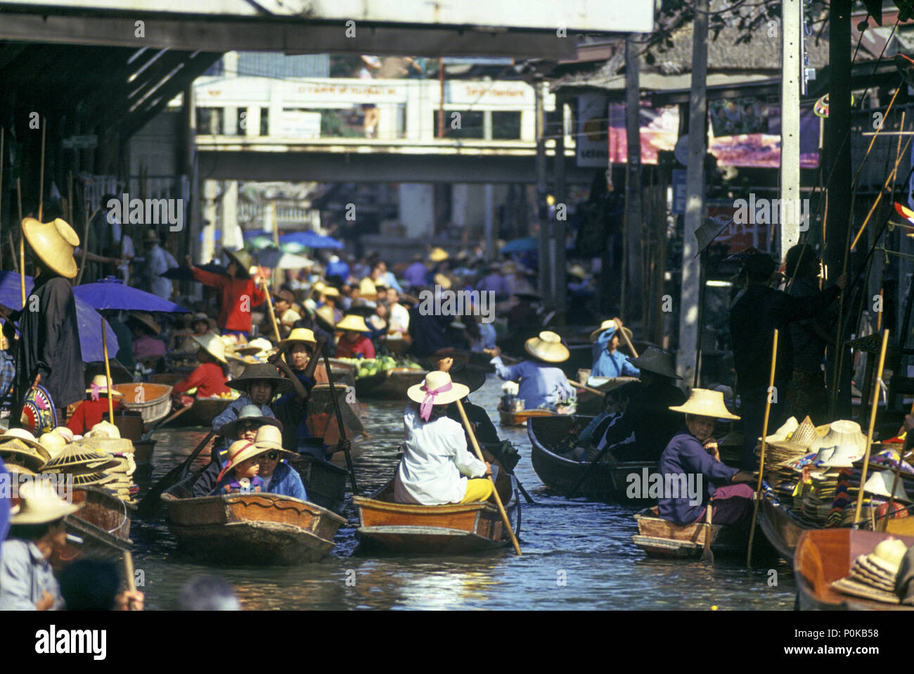 Historique 1995 Marché flottant de Damnoen Saduak THAÏLANDE RATCHABURI Banque D'Images