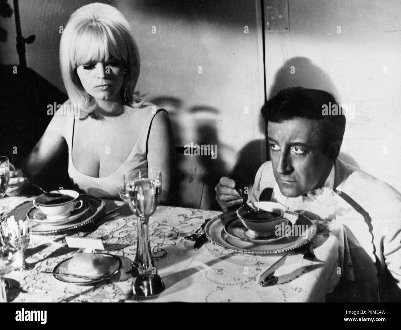 Party 1968 blake edwards peter Banque d images noir et blanc Alamy