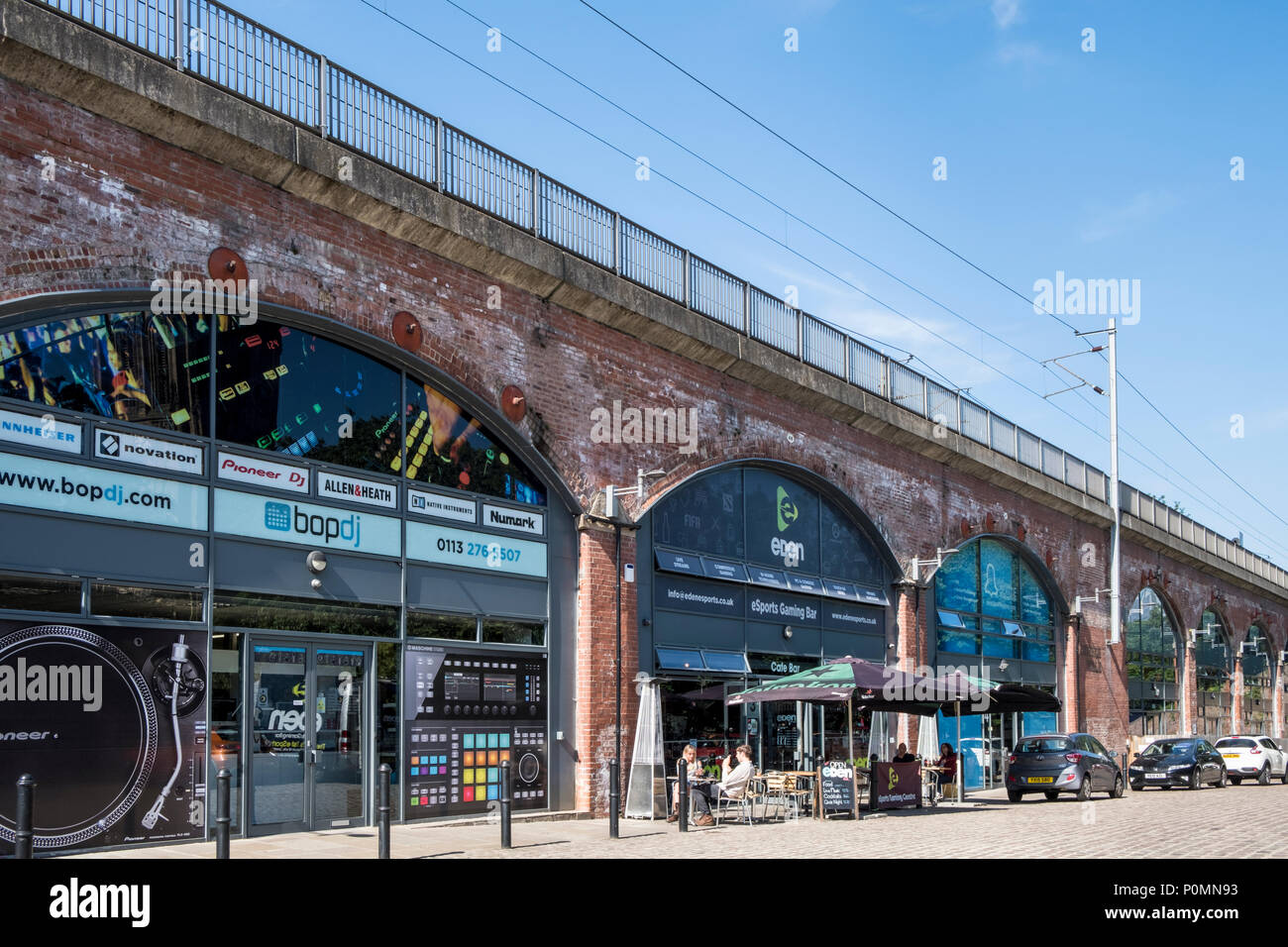 Les entreprises ferroviaires arch, Leeds, West Yorkshire, England, UK Banque D'Images