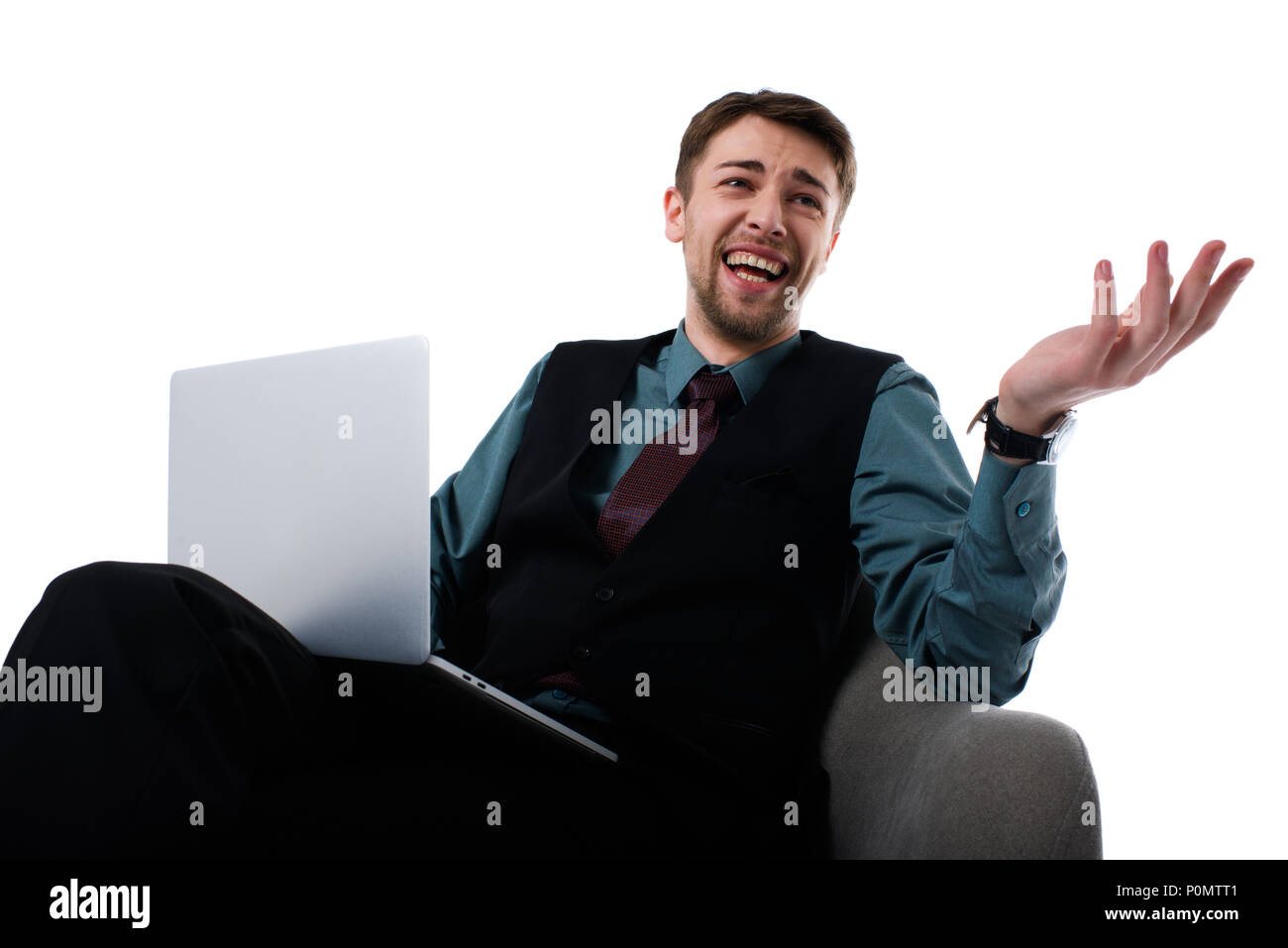 Portrait of cheerful agent avec ordinateur portable assis dans un fauteuil et à l'écart isolated on white Banque D'Images
