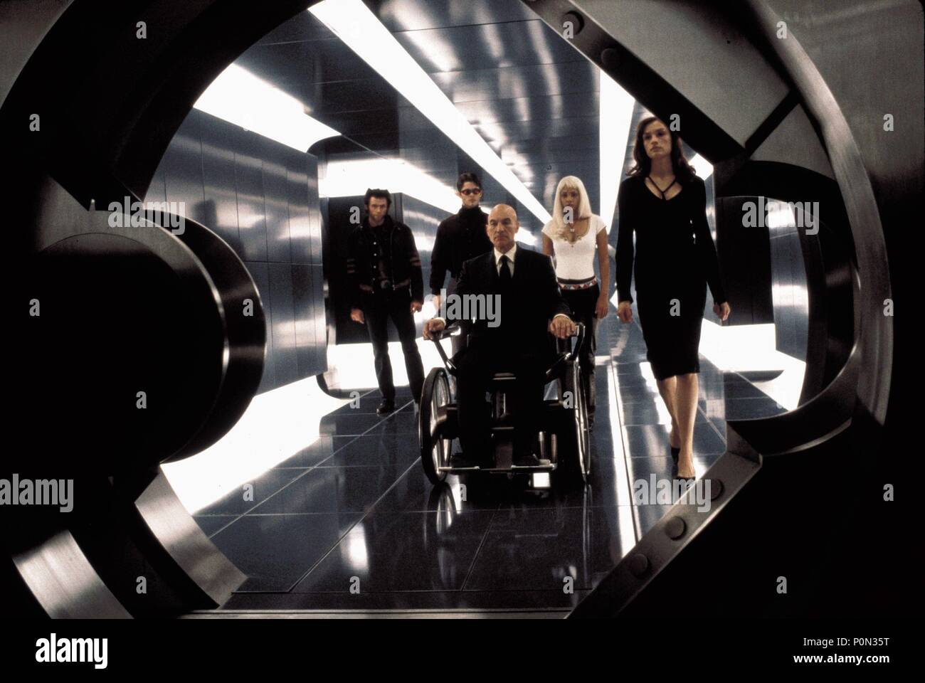 Titre original : X-Men. Titre en anglais : X-Men. Film Réalisateur : Bryan Singer. Année : 2000. Stars : FAMKE JANSSEN, Halle Berry, Hugh Jackman, Patrick Stewart, James Marsden. Crédit : 20TH CENTURY FOX / DORY, ATTILA / Album Banque D'Images