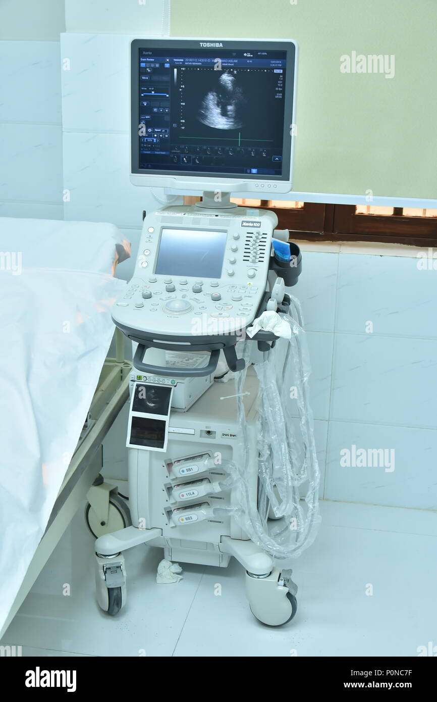 Ecg machine Banque de photographies et d’images à haute résolution - Alamy