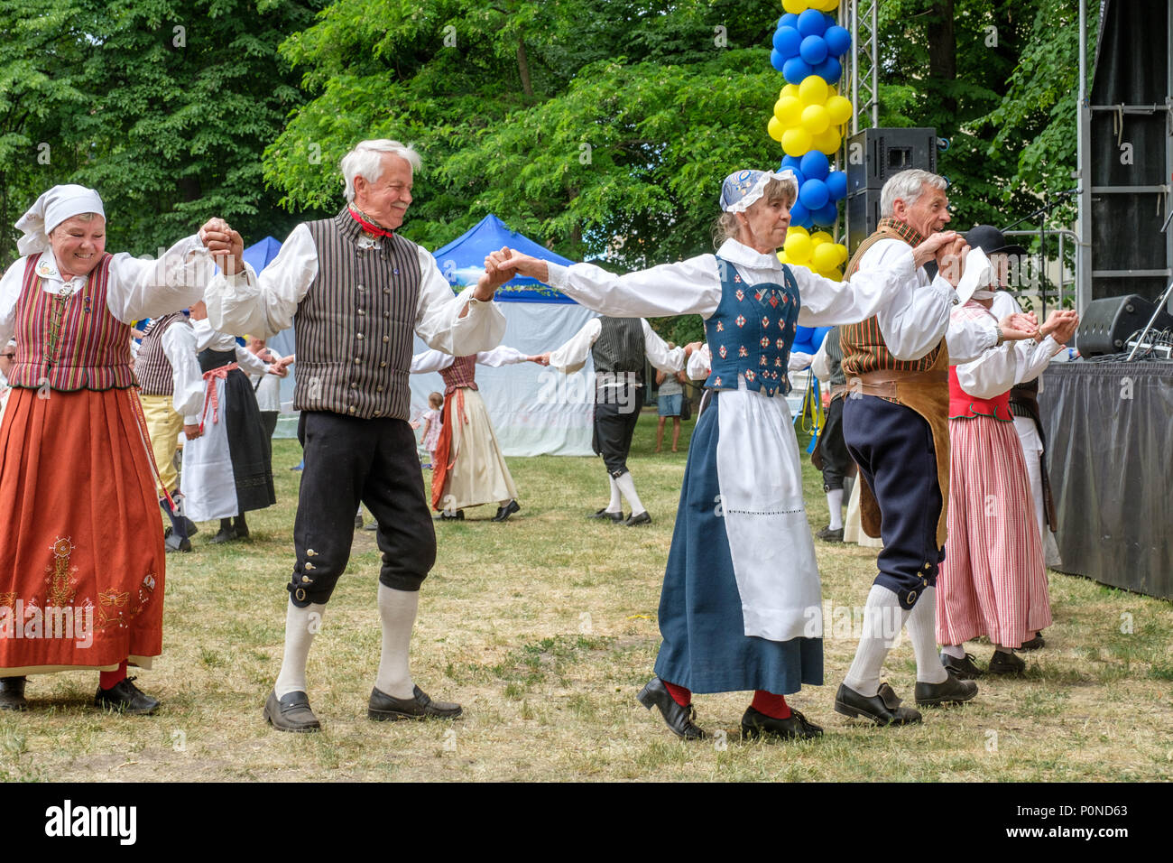 Swedish folk dance Banque de photographies et d'images à haute résolution -  Alamy