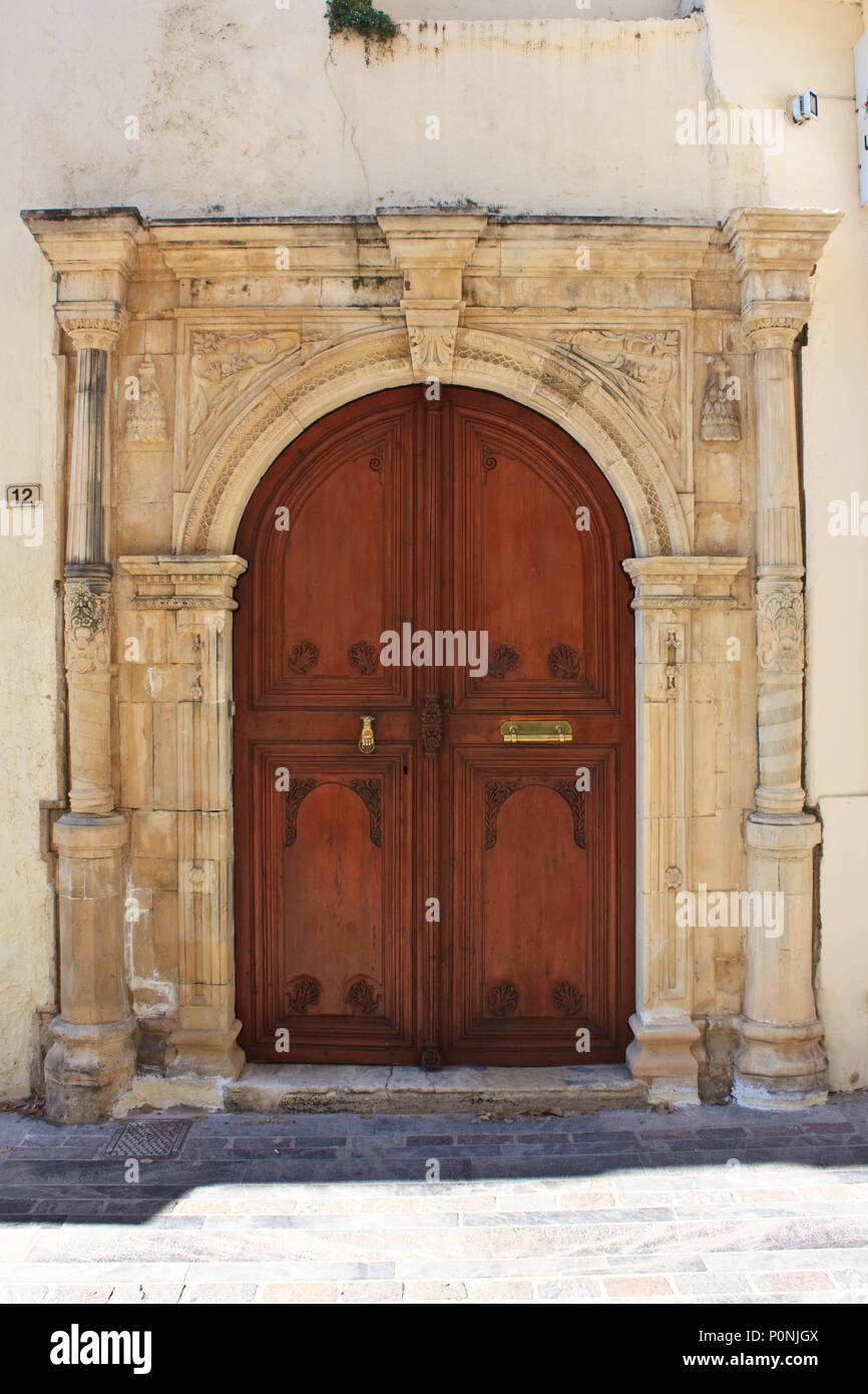 Ancienne porte d'entrée principale des villas à Rethymno Crete Banque D'Images