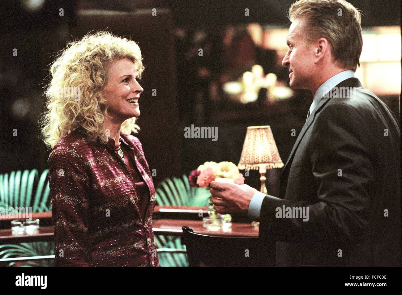 Film Original Titre : la belle-famille. Titre en anglais : la belle-famille. Directeur de film : ANDREW FLEMING. Année : 2003. Stars : MICHAEL DOUGLAS, Candice Bergen. Credit : WARNER BROS. Images / KRAYCHYK, GEORGE / Album Banque D'Images