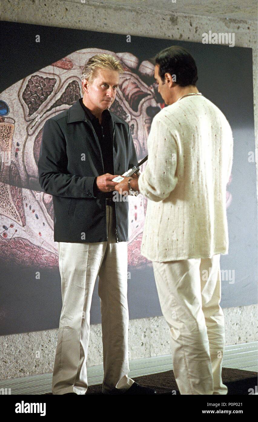 Film Original Titre : la belle-famille. Titre en anglais : la belle-famille. Directeur de film : ANDREW FLEMING. Année : 2003. Stars : MICHAEL DOUGLAS, DAVID SUCHET. Credit : WARNER BROS. Images / KRAYCHYK, GEORGE / Album Banque D'Images