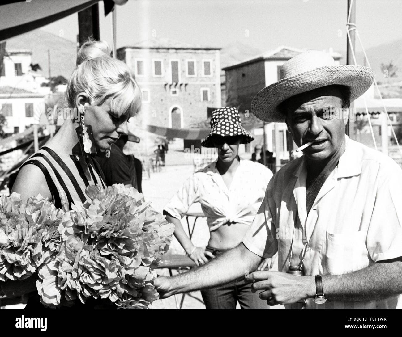 Titre original : LE JOUR OÙ LES POISSONS SONT SORTIS. Titre en anglais : LE JOUR OÙ LES POISSONS SONT SORTIS. Directeur : MICHALIS KAKOYANNIS Film. Année : 1967. Stars : MICHALIS KAKOYANNIS. Crédit : 20TH CENTURY FOX / Album Banque D'Images