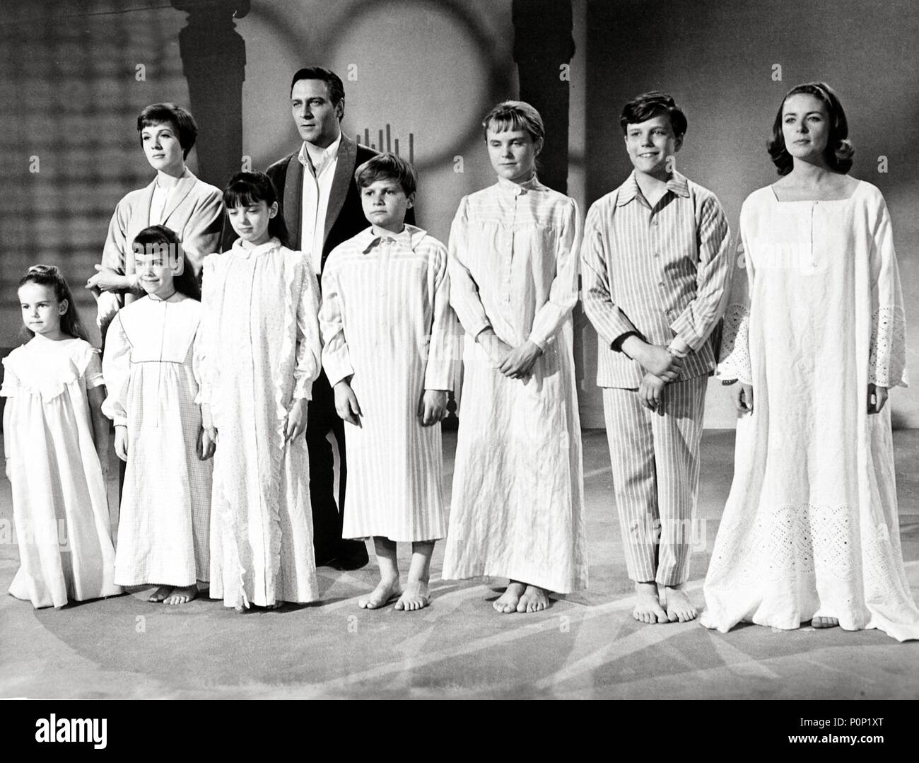 Titre original : THE SOUND OF MUSIC. Titre en anglais : LE SON DE LA MUSIQUE. Film Réalisateur : ROBERT WISE. Année : 1965. Stars : Julie Andrews, Christopher PLUMMER ; DUANE CHASE ; DEBBIE TURNER ; ANGELA CARTWRIGHT ; CHARMAIN CARR ; KYM CARATH ; NICHOLAS HAMMOND ; Heather Menzies. Crédit : 20TH CENTURY FOX / Album Banque D'Images