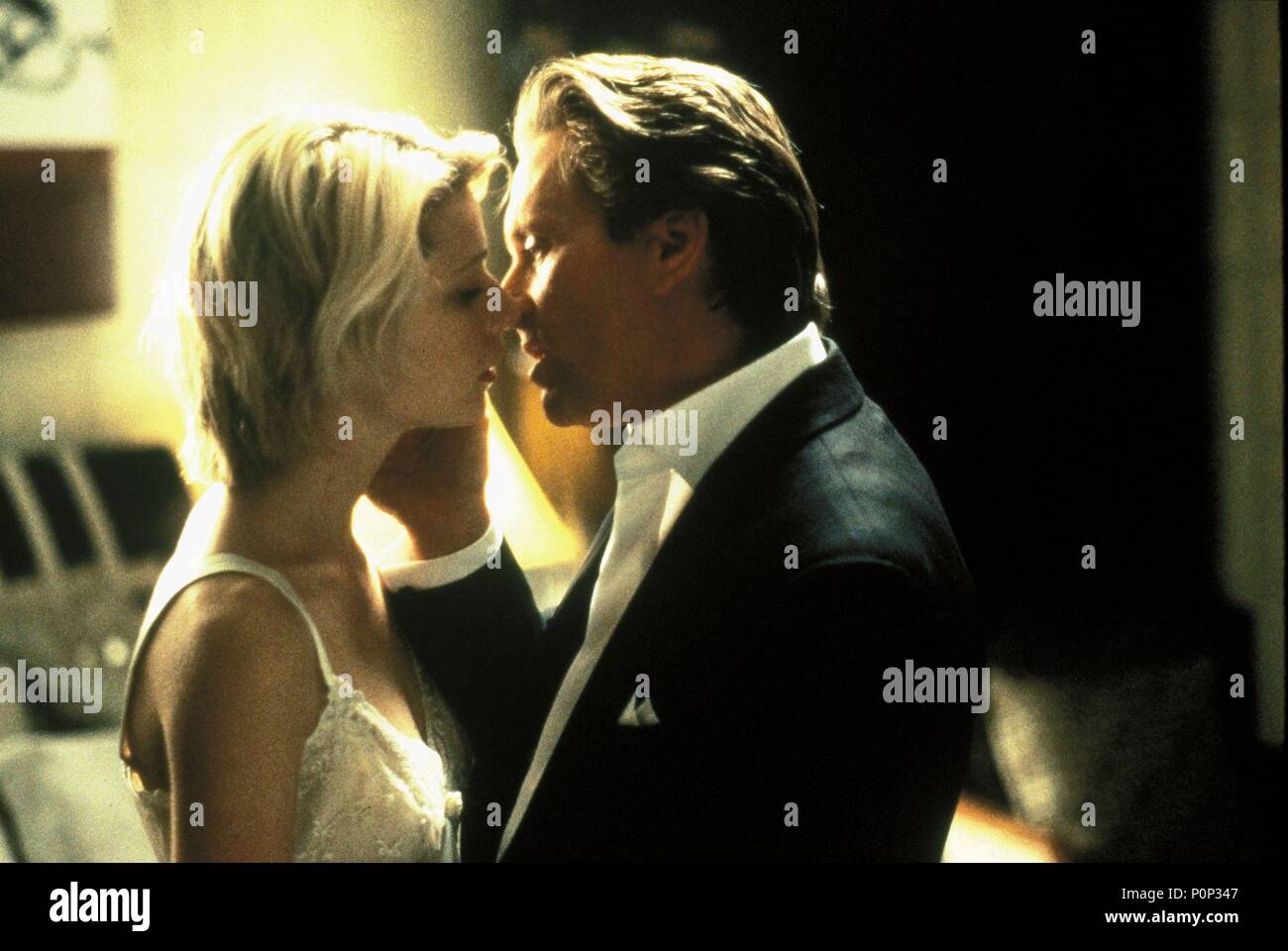 Titre original : UN MEURTRE PARFAIT. Titre en anglais : UN MEURTRE PARFAIT. Film Réalisateur : Andrew Davis. Année : 1998. Stars : MICHAEL DOUGLAS, Gwyneth Paltrow. Credit : Warner Brothers / Album Banque D'Images