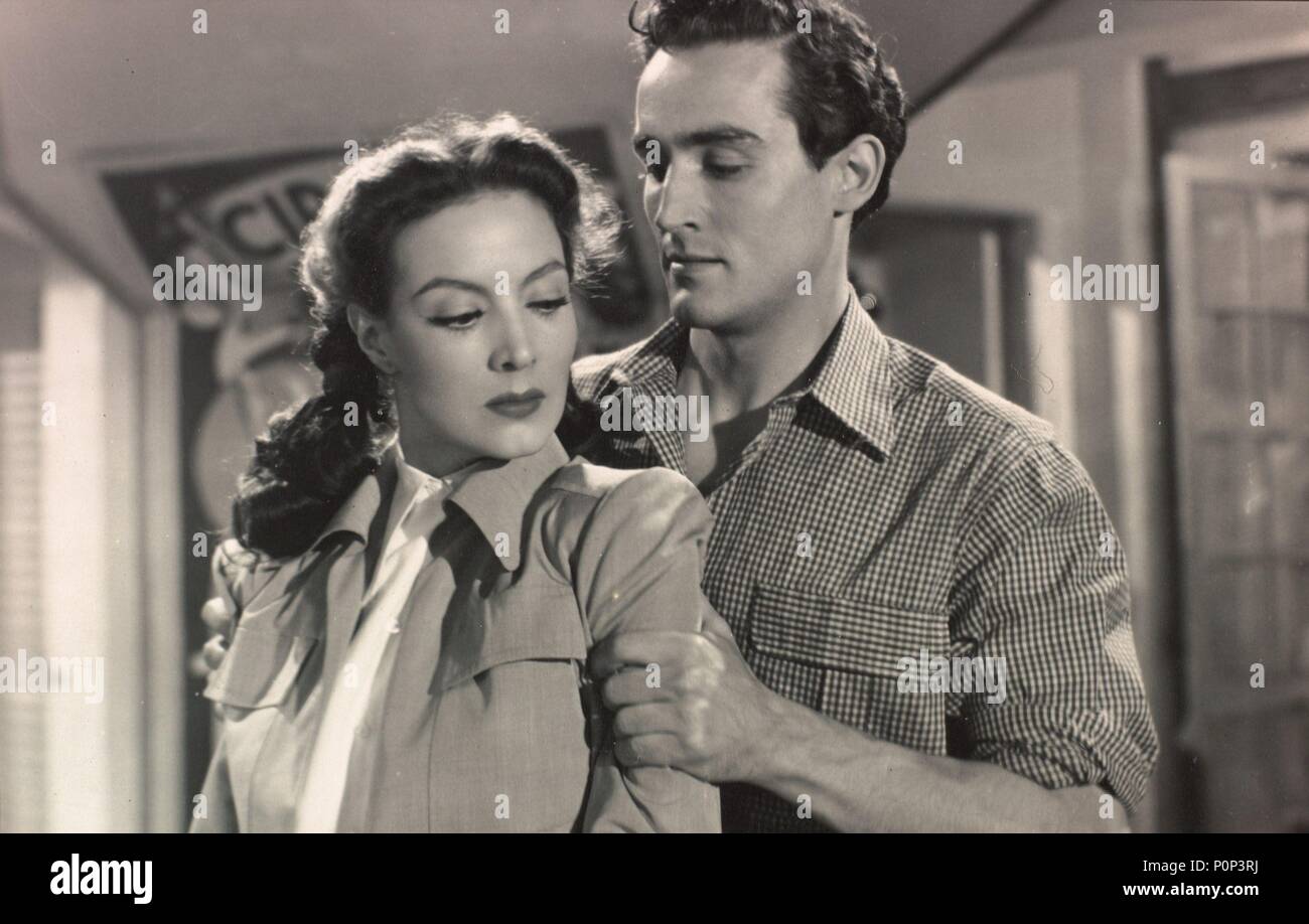 Titre original : LA CORONA NEGRA. Titre en anglais : BLACK CROWN. Directeur : LUIS SASLAVSKY Film. Année : 1951. Stars : Vittorio Gassman ; MARIA FELIX. Credit : SUEVIA FILMS-CESAREO GONZALEZ/GUION PROD. Album // CINEMATOGRAFICAS Banque D'Images