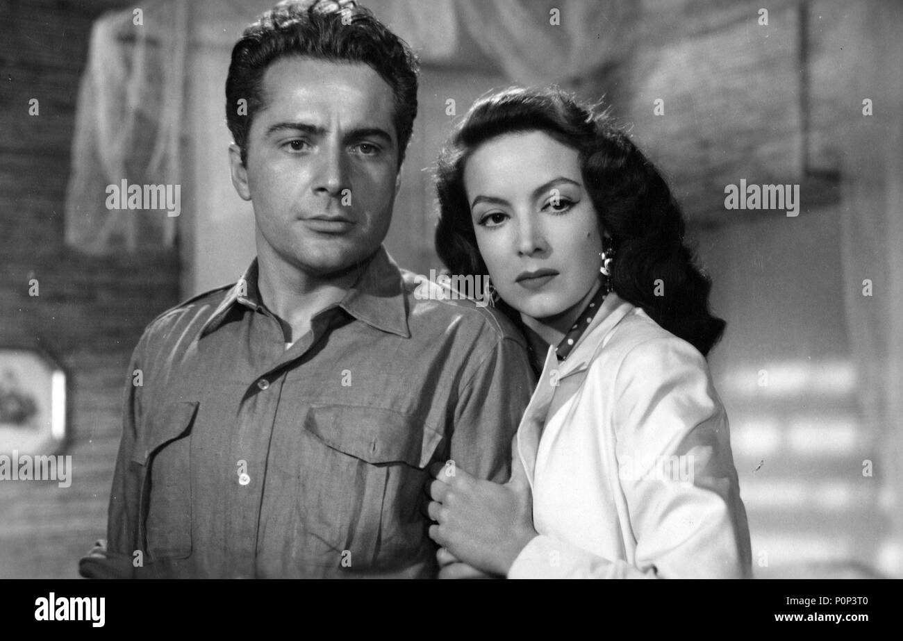 Titre original : LA CORONA NEGRA. Titre en anglais : BLACK CROWN. Directeur : LUIS SASLAVSKY Film. Année : 1951. Stars : ROSSANO BRAZZI ; MARIA FELIX. Credit : SUEVIA FILMS-CESAREO GONZALEZ/GUION PROD. Album // CINEMATOGRAFICAS Banque D'Images