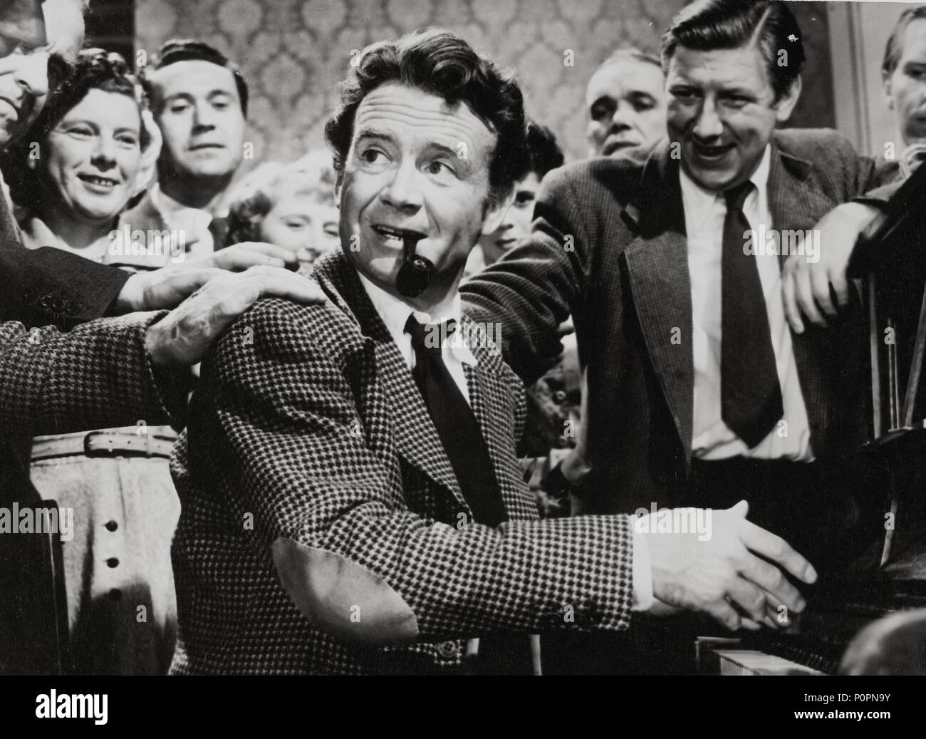 Titre original : C'est cool d'être jeune. Titre en anglais : C'est cool d'être jeune. Directeur de film : CYRIL FRANKEL. Année : 1956. Stars : JOHN MILLS. Credit : ASSOCIATED BRITISH PATHE-/ Album Banque D'Images