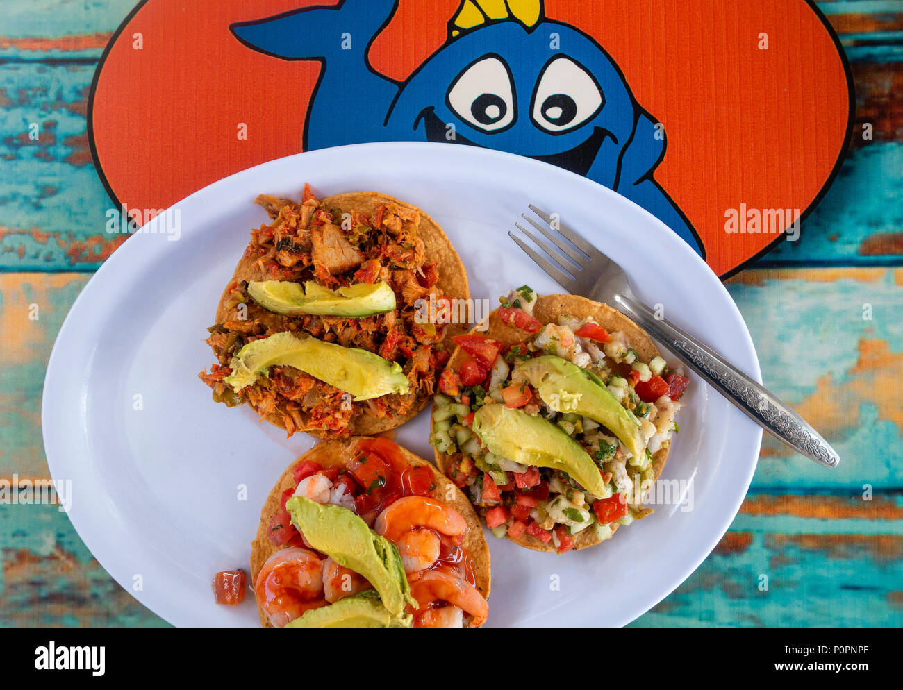 Une assiette de fruits de mer avec des tacos au poisson Taquito Baja à San Miguel de Allende, Mexique Banque D'Images