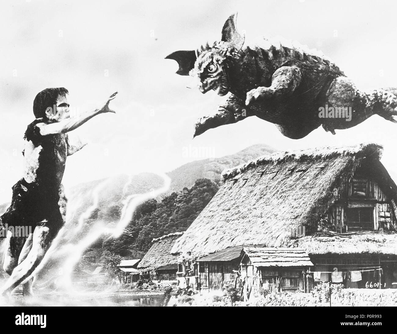 Titre original : FURANKENSHUTAIN TAI CHITEI KAIJU BARAGON. Titre en anglais : FRANKENSTEIN conquiert le monde. Directeur de film : ISHIRO HONDA. Année : 1965. Credit : TOHO / Album Banque D'Images