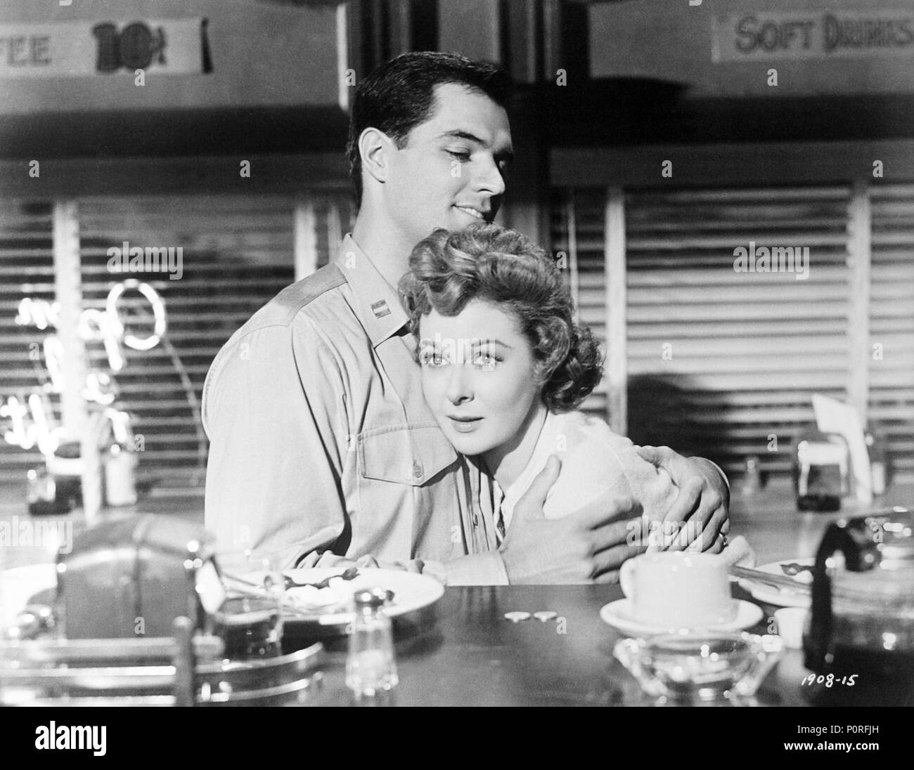 Titre original : BACK STREET. Titre en anglais : BACK STREET. Directeur du film : DAVID MILLER. Année : 1961. Stars : Susan Hayward ; John Gavin. Credit : UNIVERSAL PICTURES / Album Banque D'Images