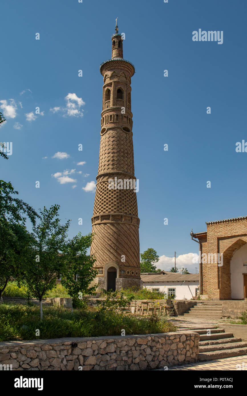 Minaret de Hazrat-i-Shah Mosquée, Istarafshan, Tadjikistan Banque D'Images