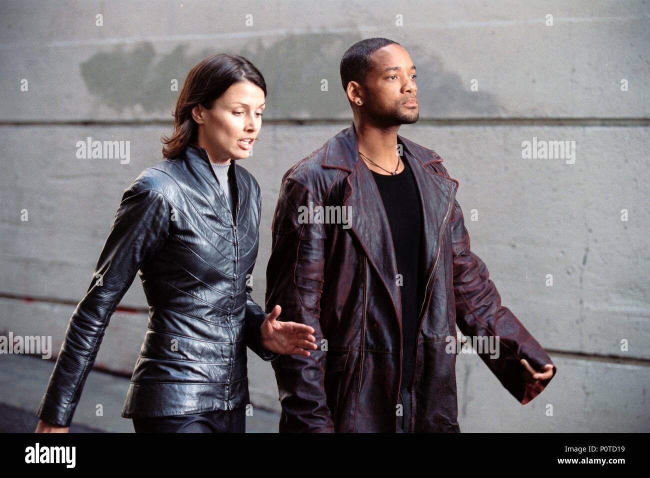 Titre original : I, ROBOT. Titre en anglais : I, ROBOT. Film Réalisateur : ALEX PROYAS. Année : 2004. Stars : WILL SMITH, Bridget Moynahan. Crédit : 20TH CENTURY FOX / GERLITZ, AVA C. / Album Banque D'Images