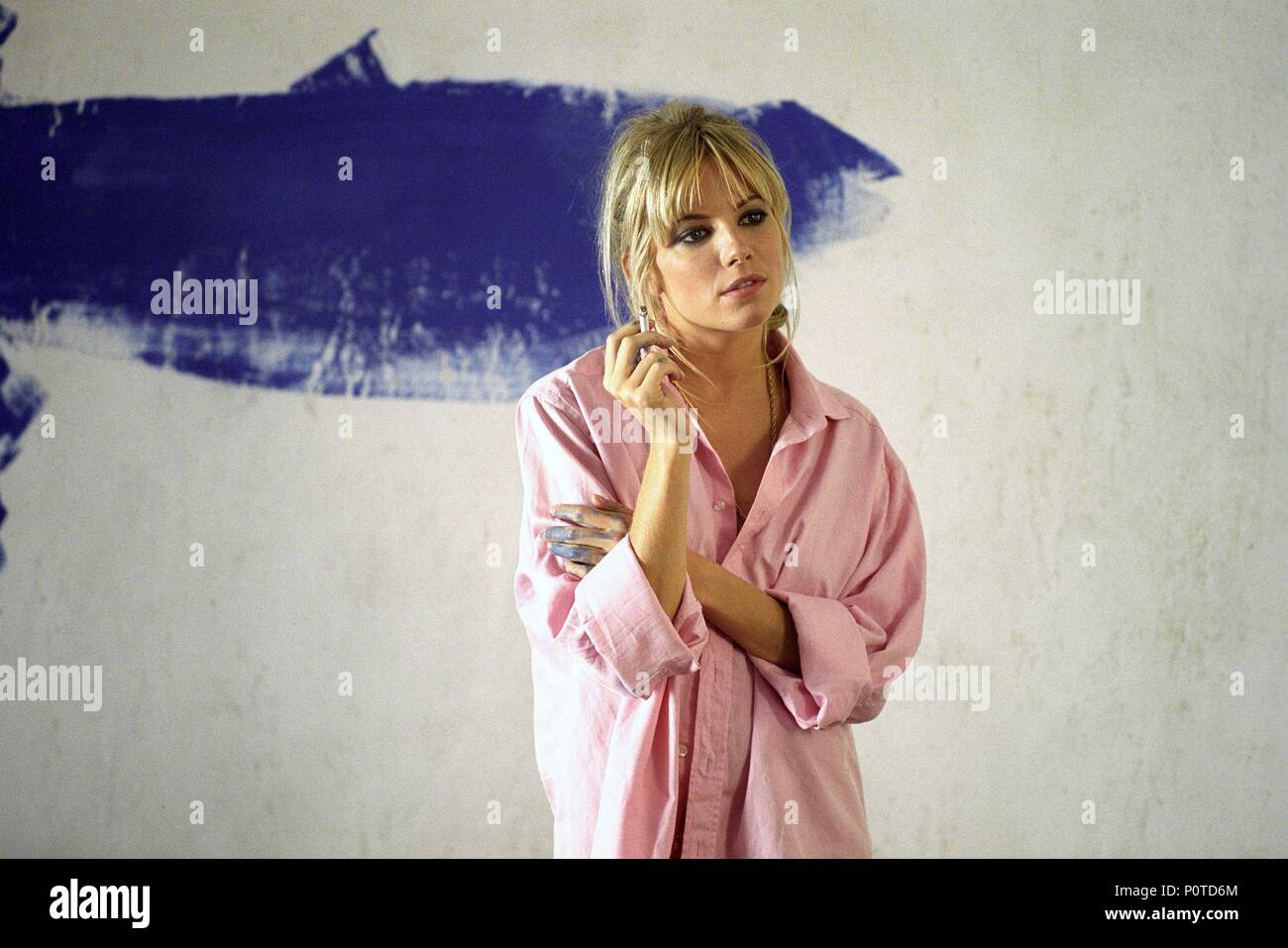 Titre original : ALFIE. Titre en anglais : ALFIE. Film Réalisateur : CHARLES SHYER. Année : 2004. Stars : Sienna Miller. Credit : PARAMOUNT PICTURES / Album Banque D'Images