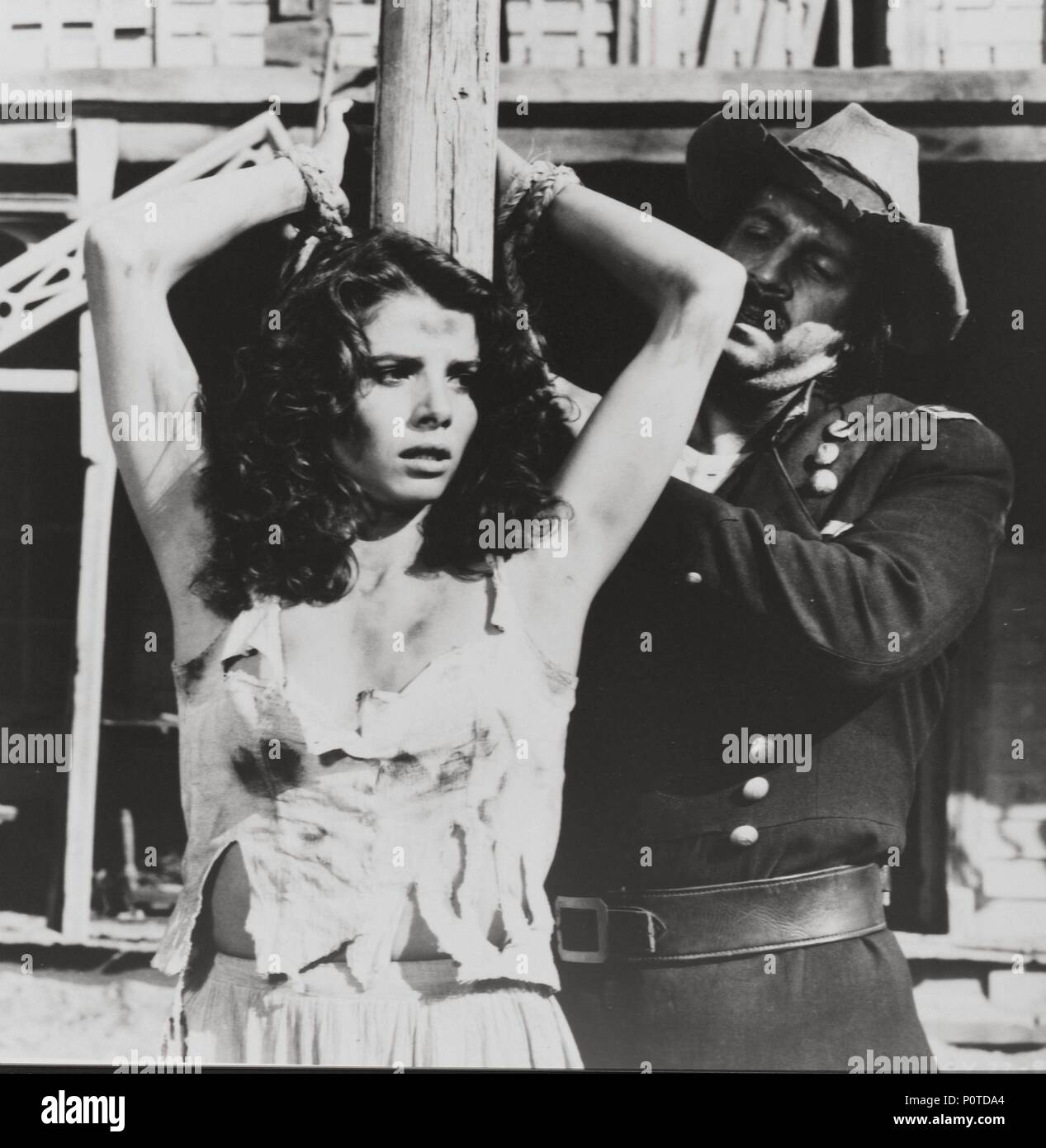 Titre original : comin' at ya !. Titre en anglais : comin' at ya !. Directeur de film : FERDINANDO BALDI. Année : 1981. Stars : Victoria Abril. Credit : GTO / Album Banque D'Images