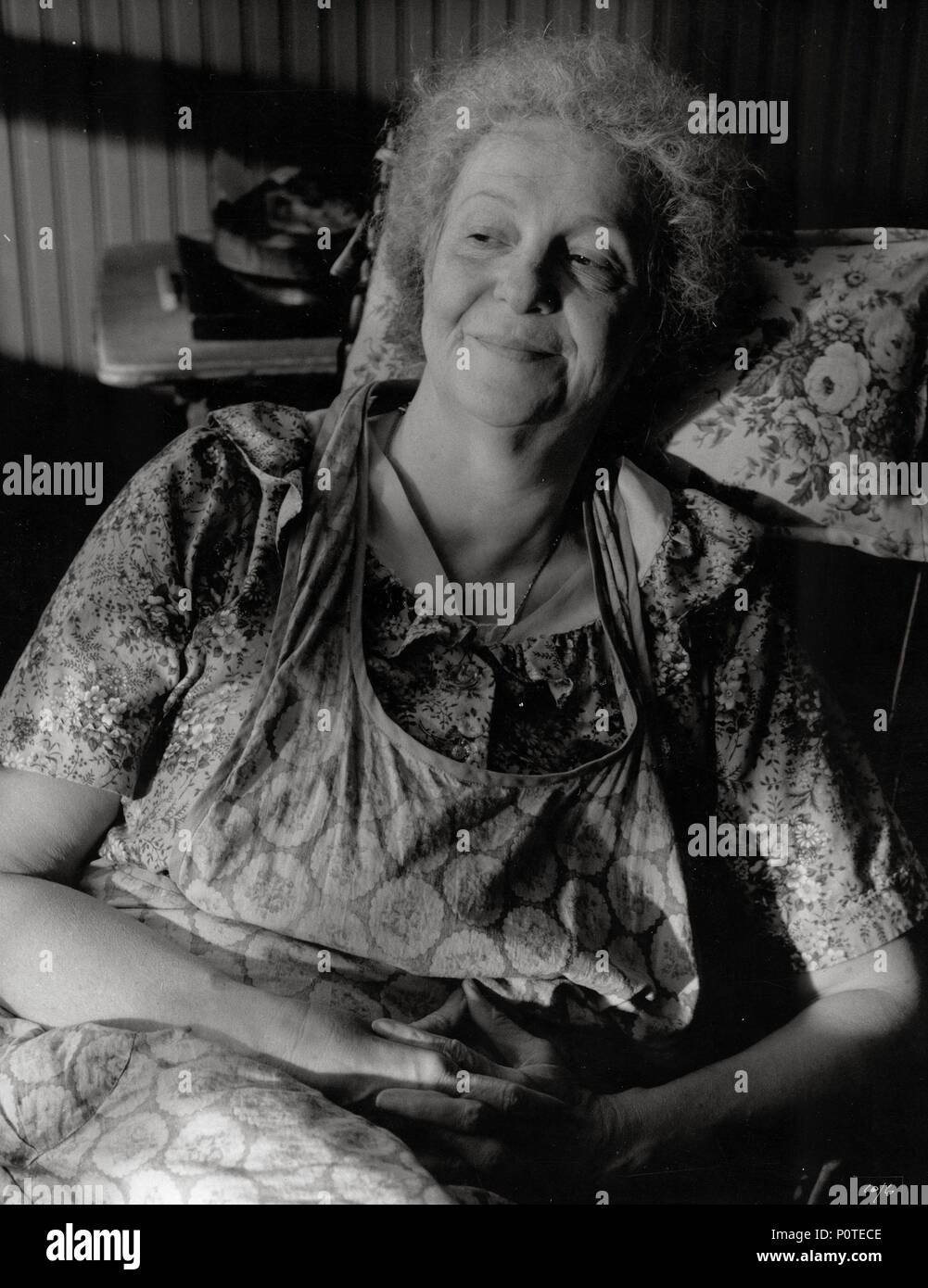 Film Original Titre : LE VOYAGE À ABONDANCE. Titre en anglais : LE VOYAGE À ABONDANCE. Directeur de film : PETER MASTERSON. Année : 1985. Stars : GERALDINE PAGE. Credit : ISLAND PHOTOS / Album Banque D'Images