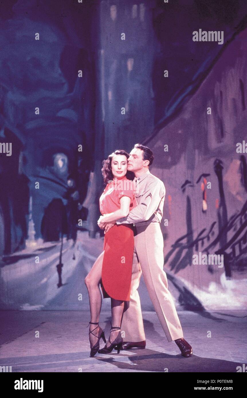 Titre original : INVITATION À LA DANSE. Titre en anglais : INVITATION À LA DANSE. Film Réalisateur : Gene Kelly. Année : 1956. Stars : Gene Kelly ; TAMARA TOUMANOVA. Credit : M.G.M / Album Banque D'Images