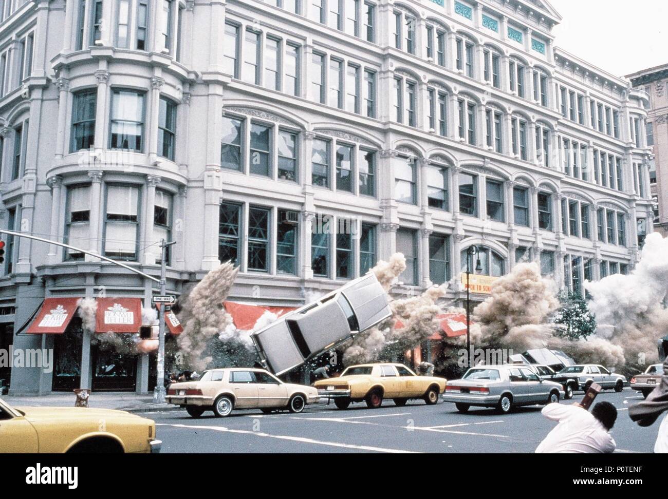 Titre original : DIE HARD : With A Vengeance. Titre en anglais : DIE HARD : With A Vengeance. Film Réalisateur : JOHN MCTIERNAN. Année : 1995. Credit : CINERGI PICTURES / Album Banque D'Images