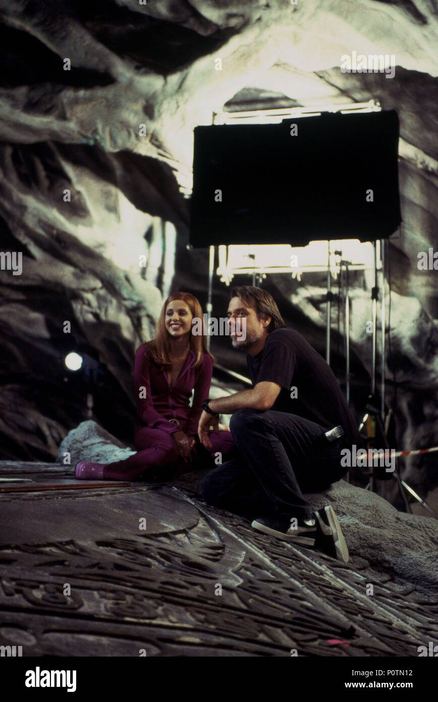 Titre original : SCOOBY-DOO. Titre en anglais : SCOOBY-DOO. Directeur : RAJA GOSNELL Film. Année : 2002. Stars : Sarah Michelle Gellar, RAJA GOSNELL. Credit : WARNER BROS. Album de photos / Banque D'Images