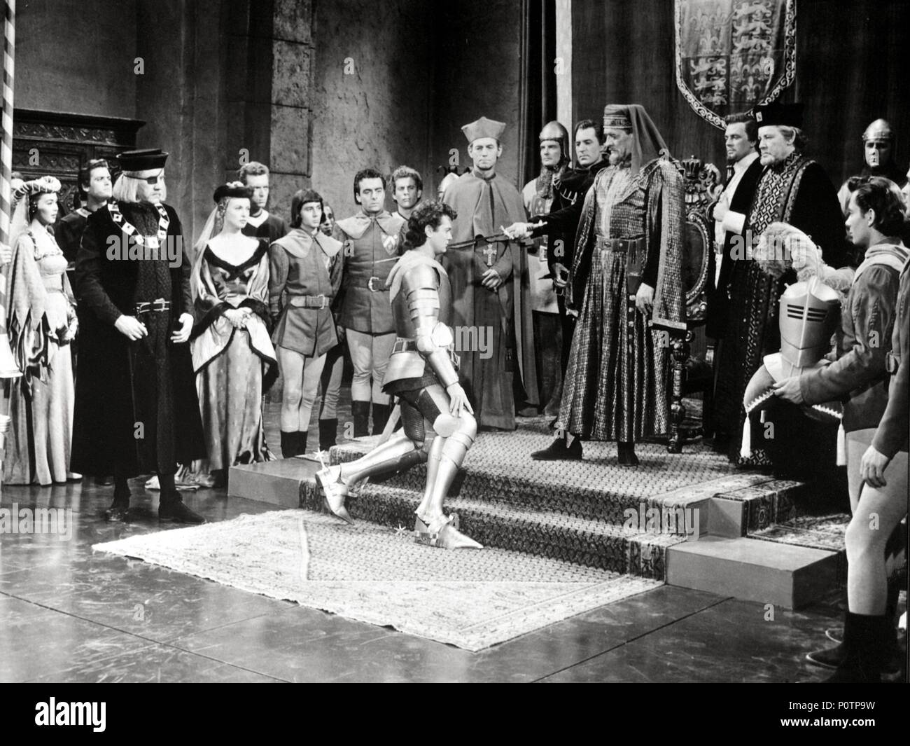 Titre du film original : THE BLACK SHIELD OF FALWORTH. Titre en anglais : THE BLACK SHIELD OF FALWORTH. Directeur de film : RUDOLPH MATE. Année : 1954. Stars : IAN KEITH, TORIN THATCHER, TONY CURTIS, JANET LEIGH. Credit : UNIVERSAL PICTURES / Album Banque D'Images
