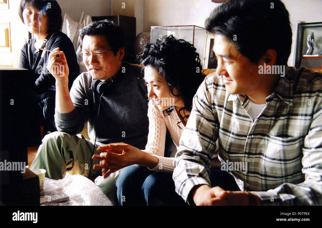 Film Original Title : FEMME EST L'AVENIR DE L'HOMME, LA. Titre en anglais : FEMME EST L'AVENIR DE L'HOMME, LA. HONG SANGSOO Réalisateur :. Année : 2004. Banque D'Images