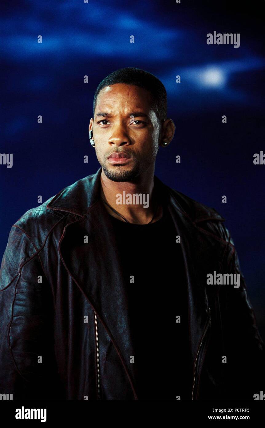 Titre original : I, ROBOT. Titre en anglais : I, ROBOT. Film Réalisateur : ALEX PROYAS. Année : 2004. Stars : Will Smith. Crédit : 20TH CENTURY FOX / GERLITZ, AVA C. / Album Banque D'Images