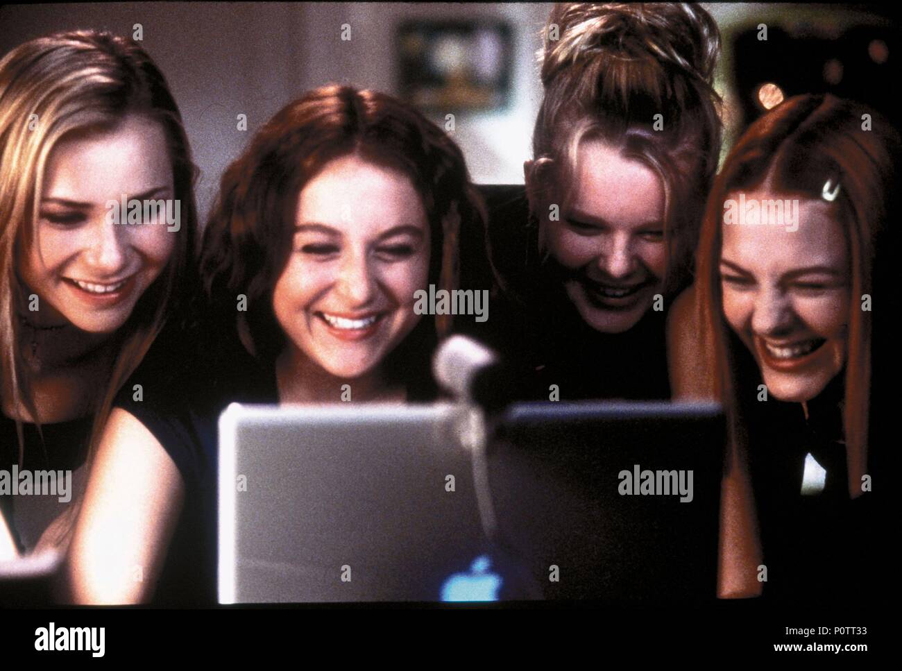 Film Original Title : soirée pyjama. Titre en anglais : SLEEPOVER. Directeur de film : JOE NUSSBAUM. Année : 2004. Stars : Mika BOOREM ; ALEXA VEGA ; KALLIE FLYNN CHILDRESS SCOUT TAYLOR-COMPTON ;. Credit : Metro Goldwyn Mayer / ROBINETTE, DALE / Album Banque D'Images