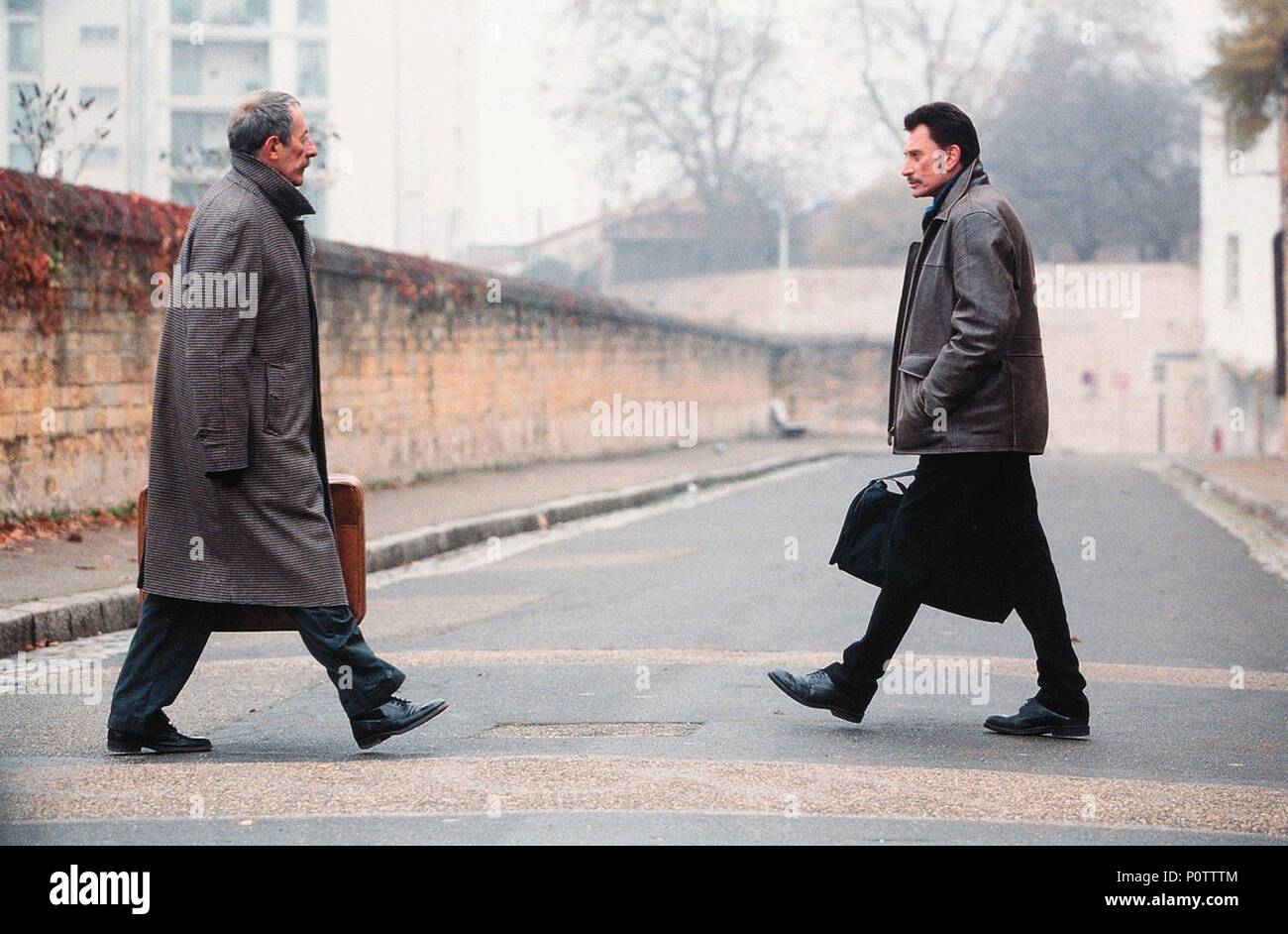 Film Original Titre : L' HOMME DU TRAIN. Titre en anglais : MAN ON THE TRAIN, LA. Directeur de film : PATRICE LECONTE. Année : 2002. Stars : JEAN-PHILIPPE SMET HALLYDAY ; Jean Rochefort. Credit : CINE B/ZOULOU FILMS/RHONE-ALPES CINEMA, CINÉMA PARISIEN/FCC / Album Banque D'Images