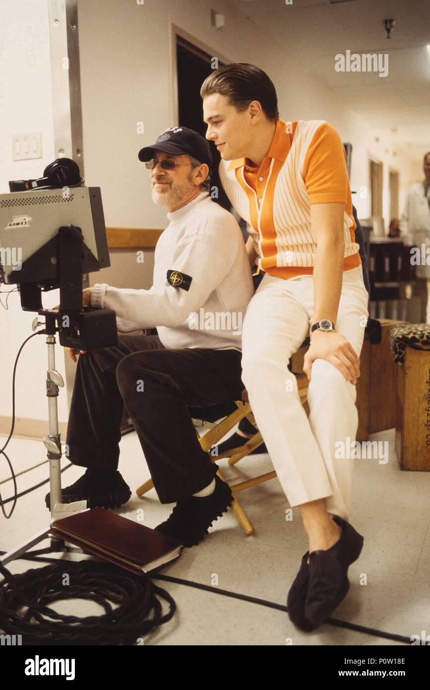 Titre original : CATCH ME IF YOU CAN. Titre en anglais : ARRÊTE-MOI SI TU PEUX. Film Réalisateur : Steven Spielberg. Année : 2002. Stars : Steven Spielberg, leonardo dicaprio. Credit : DREAMWORKS / Album Banque D'Images