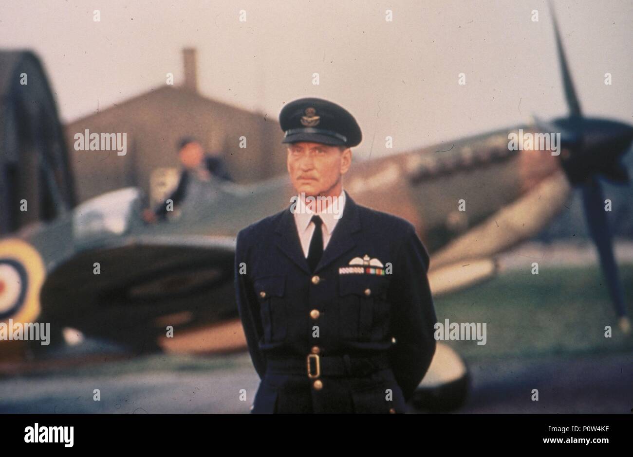 Titre original : Tmavomodry Svet. Titre en anglais : Tmavomodry Svet. Directeur de film : Zdenek Sverak. Année : 2001. Stars : CHARLES DANCE. Credit : Tmavomodry Svet/HELKON MEDIA AG/PORTOBELLO PICTURES/FANDANGO / Album Banque D'Images
