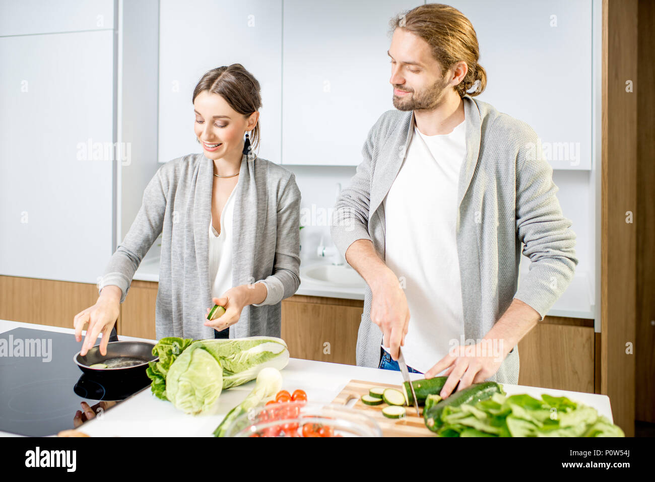 La cuisson à deux la cuisine accueil Banque D'Images