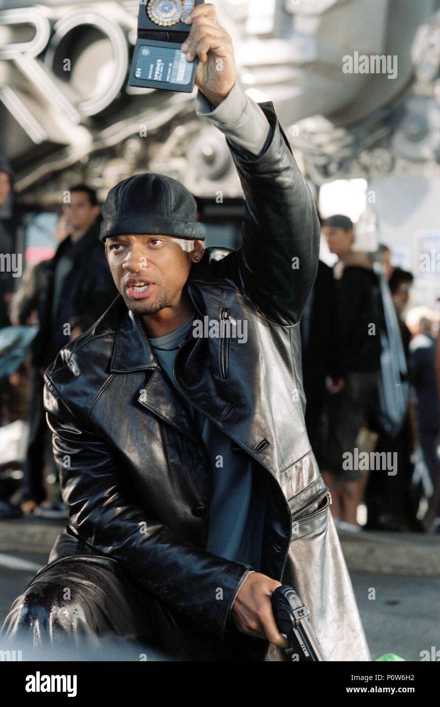 Titre original : I, ROBOT. Titre en anglais : I, ROBOT. Film Réalisateur : ALEX PROYAS. Année : 2004. Stars : Will Smith. Crédit : 20TH CENTURY FOX / GERLITZ, AVA C. / Album Banque D'Images